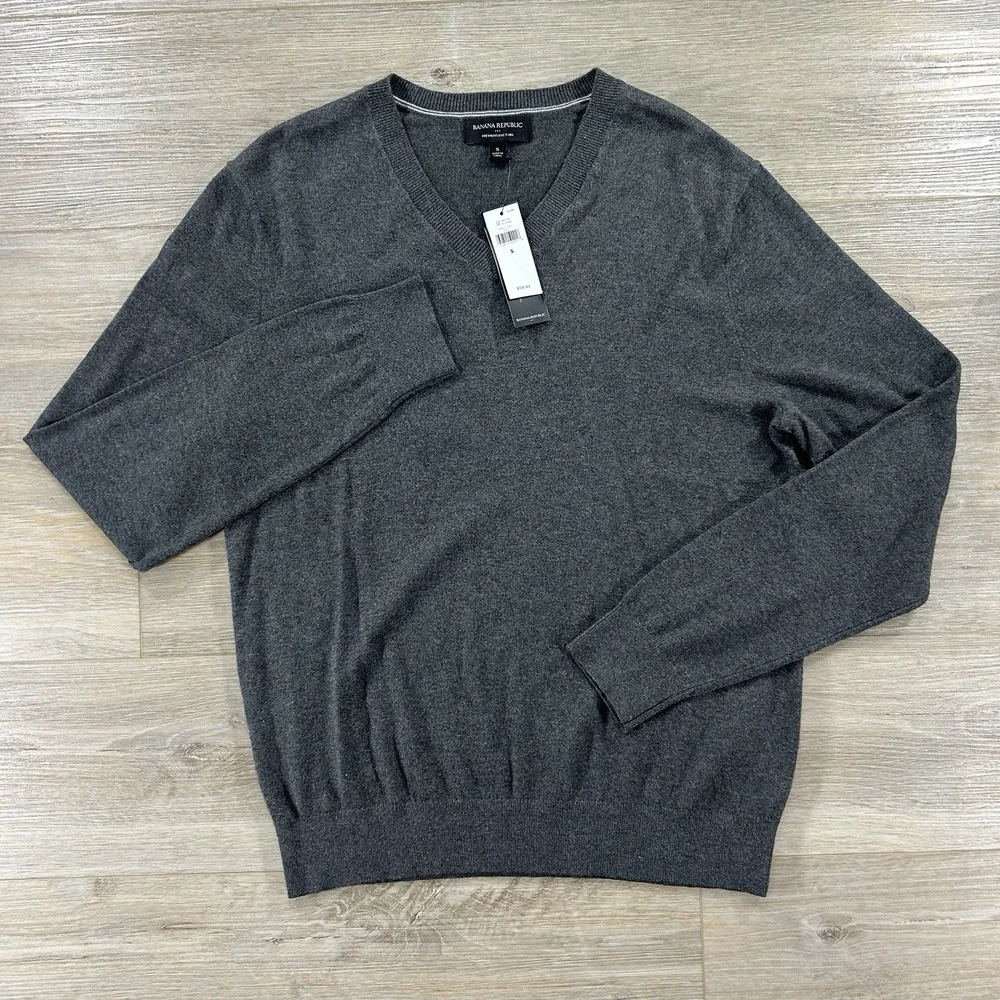 NWT Banana Republic Men's Small Premium Luxe Yarn Gray V-Neck Sweater